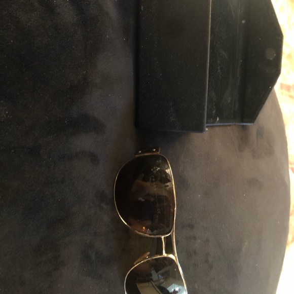 Nwot gorgeous aviator Prada sunglasses and no brand hard case - Picture 3 of 4